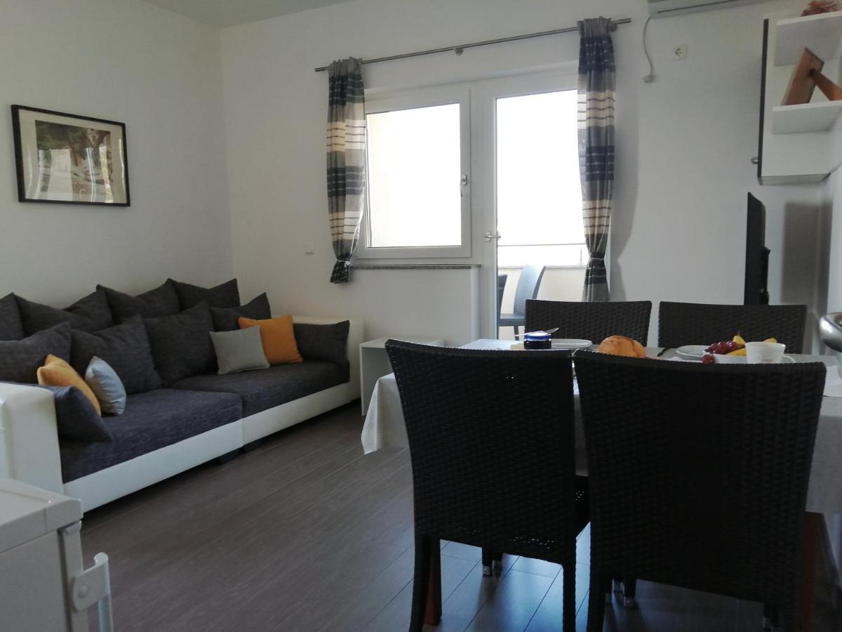 Villa Luce Apartment House Карлобаг Екстериор снимка