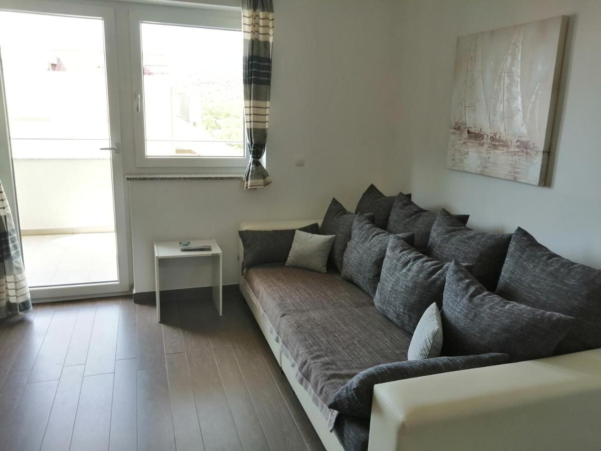 Villa Luce Apartment House Карлобаг Екстериор снимка